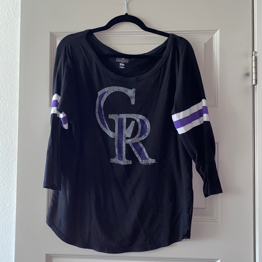Large women’s Colorado Rockies baseball tee